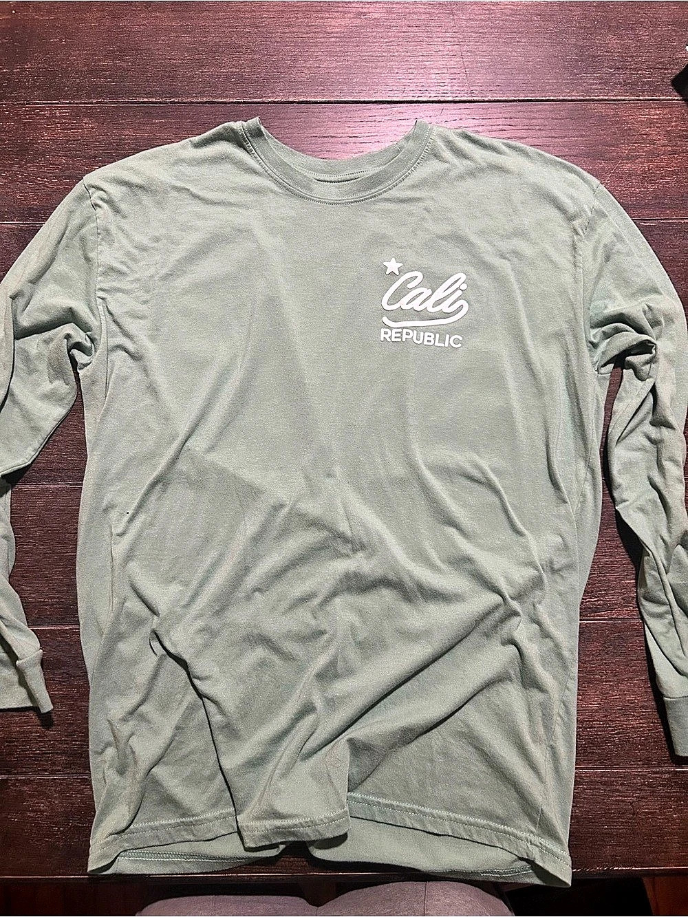 Cali Republic Long Sleeve Graphic Tee in Green Size XL